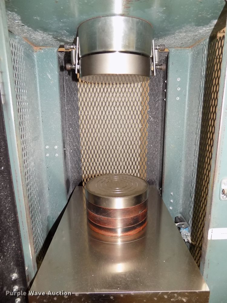 image for item DO9481 Test Mark CM-4000-D concrete compression testing machine