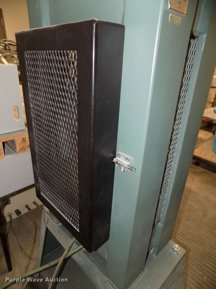 image for item DO9481 Test Mark CM-4000-D concrete compression testing machine