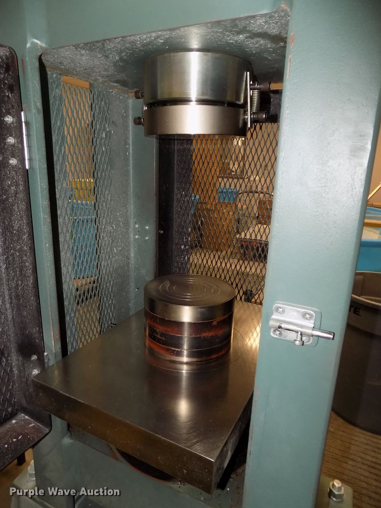 image for item DO9481 Test Mark CM-4000-D concrete compression testing machine