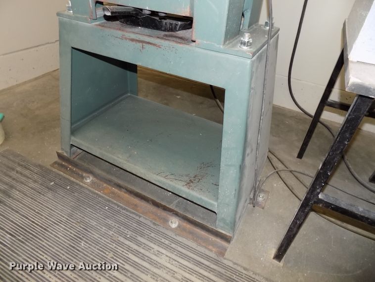 image for item DO9481 Test Mark CM-4000-D concrete compression testing machine