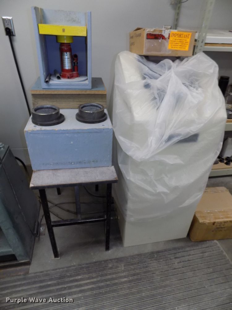 image for item DO9481 Test Mark CM-4000-D concrete compression testing machine