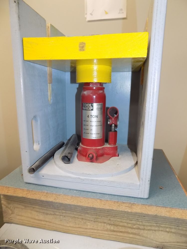 image for item DO9481 Test Mark CM-4000-D concrete compression testing machine