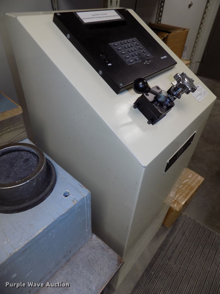 image for item DO9481 Test Mark CM-4000-D concrete compression testing machine