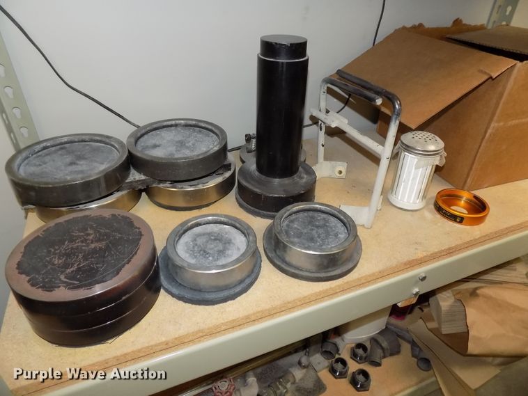 image for item DO9481 Test Mark CM-4000-D concrete compression testing machine