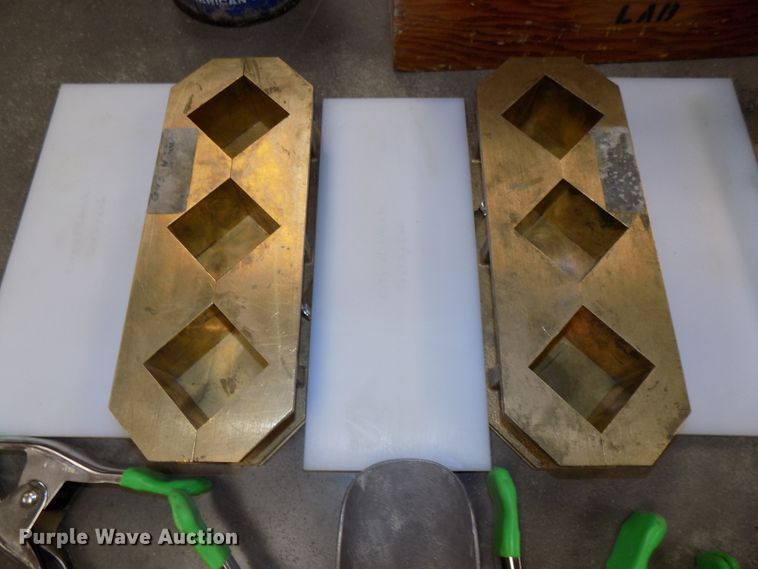 image for item DO9482 Cube mold casting set