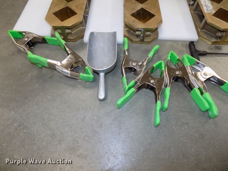 image for item DO9482 Cube mold casting set