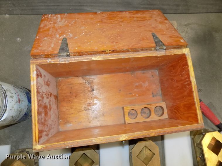 image for item DO9482 Cube mold casting set