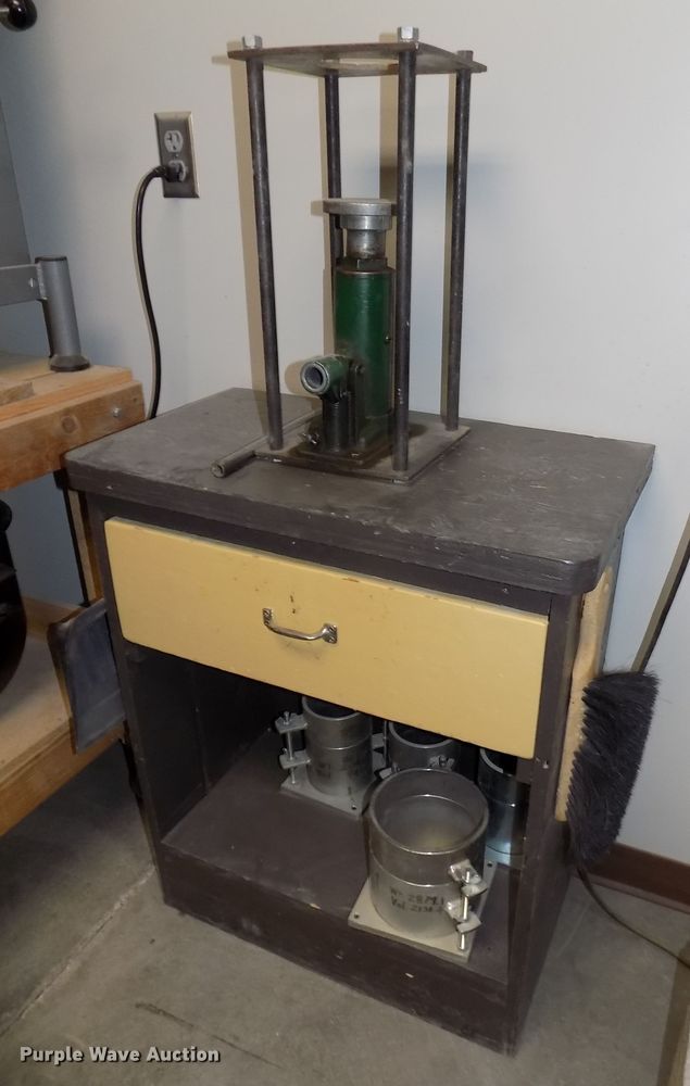 image for item DO9492 Soil proctor test equipment