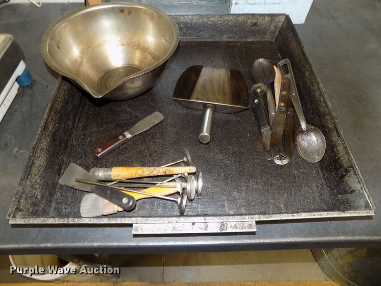 image for item DZ9735 Ohaus Explorer digital scale