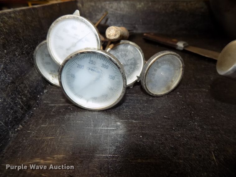 image for item DZ9735 Ohaus Explorer digital scale