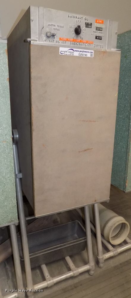 image for item DZ9740 Rainhart Mary Ann shaker and sieves