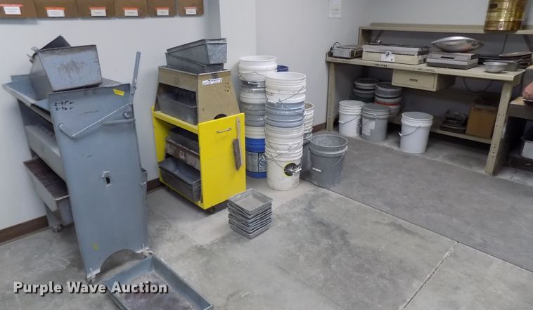 image for item DZ9745 Aggregate gradation analysis equipment