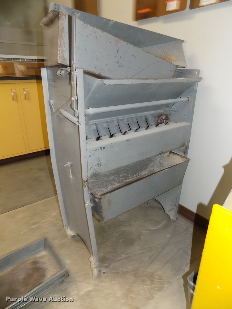 image for item DZ9745 Aggregate gradation analysis equipment