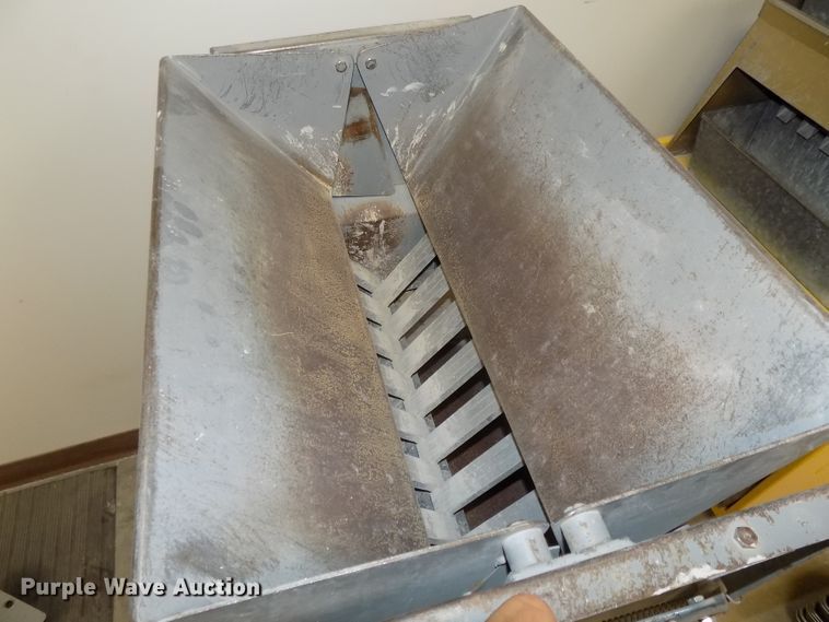 image for item DZ9745 Aggregate gradation analysis equipment