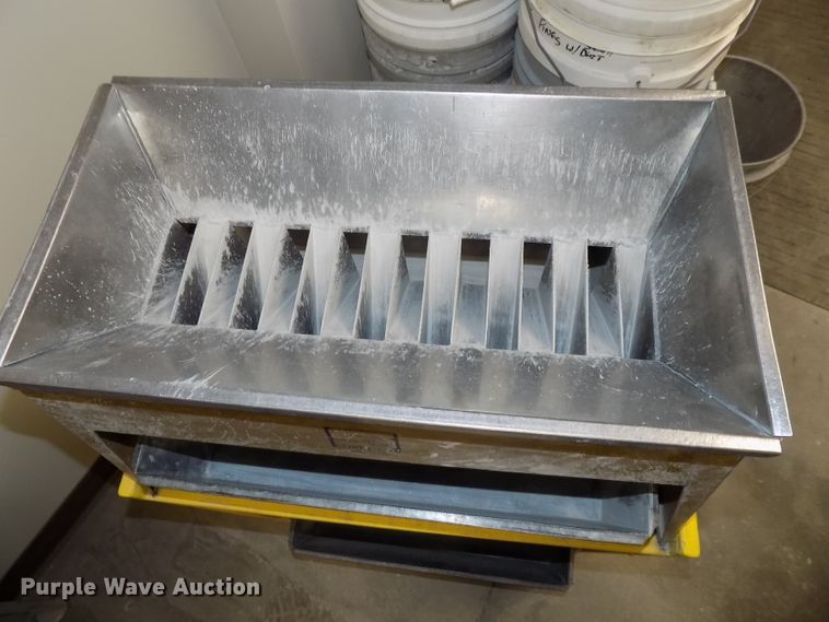 image for item DZ9745 Aggregate gradation analysis equipment