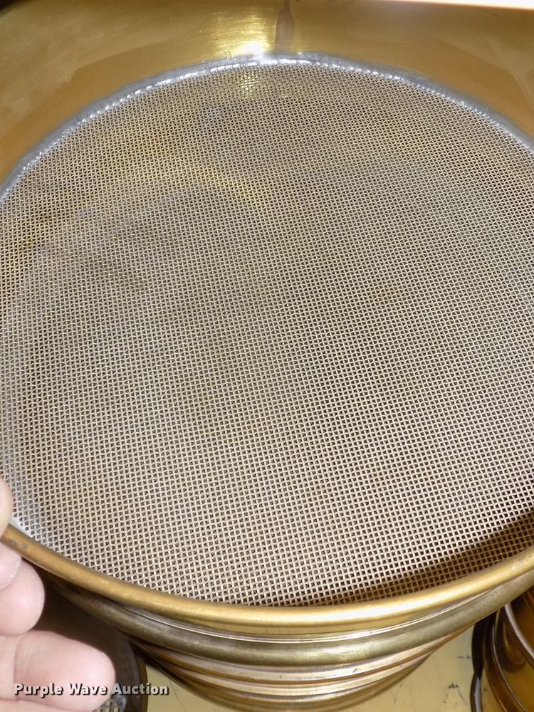 image for item DZ9745 Aggregate gradation analysis equipment