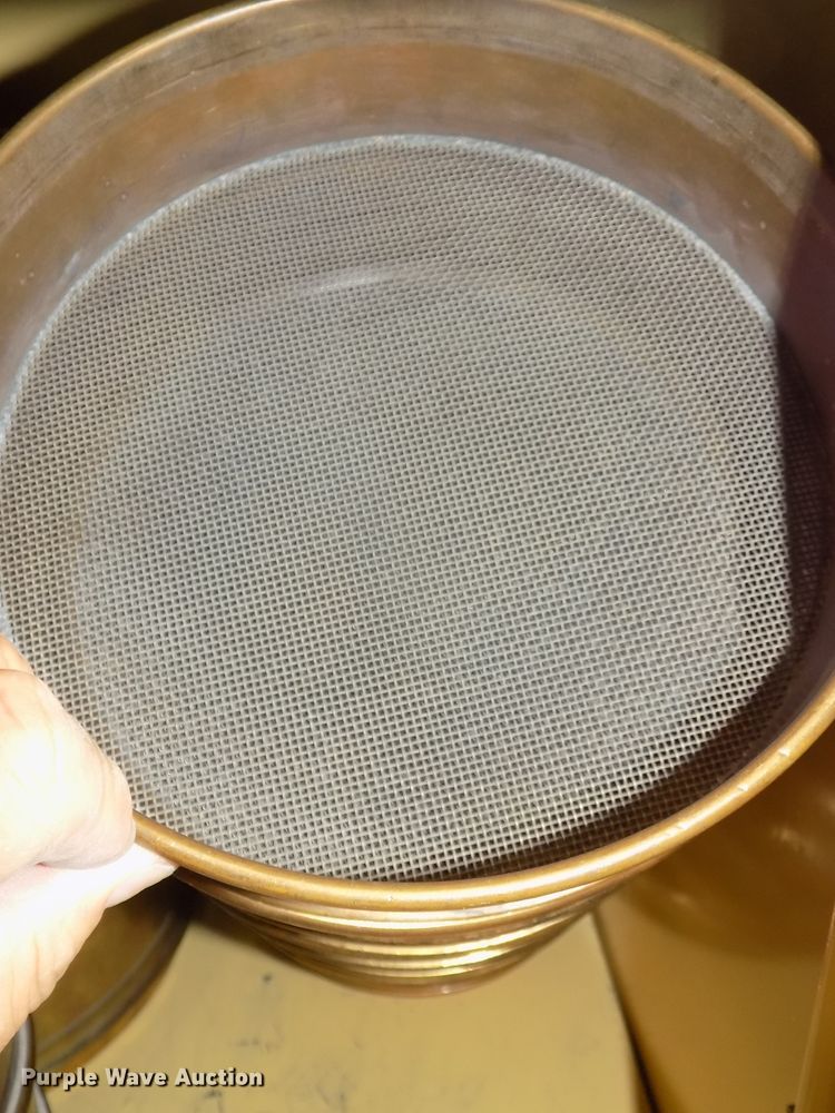 image for item DZ9745 Aggregate gradation analysis equipment