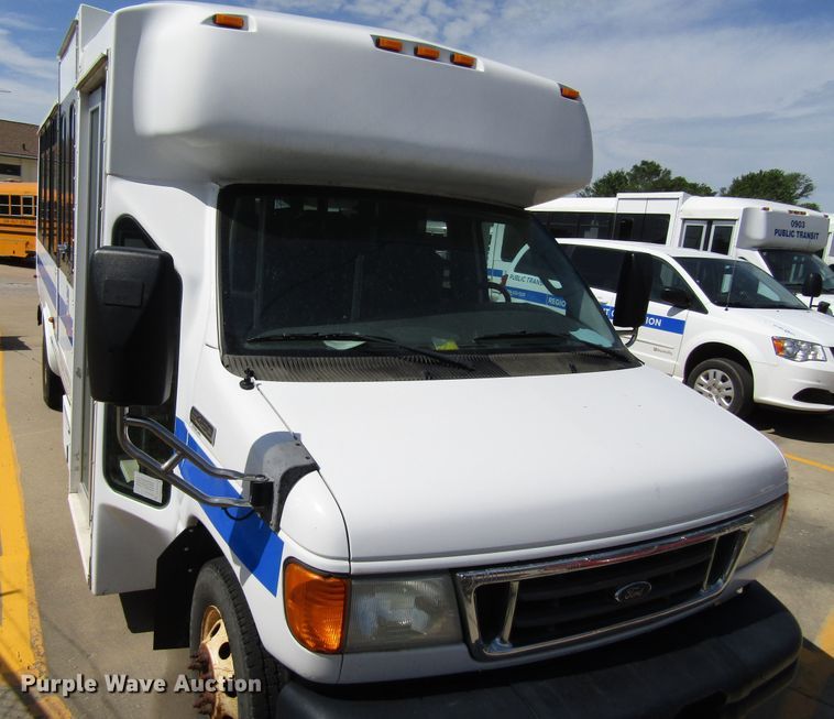 image for item EU9732 2007 Ford E450 Eldorado Aerotech 24FA7 shuttle bus