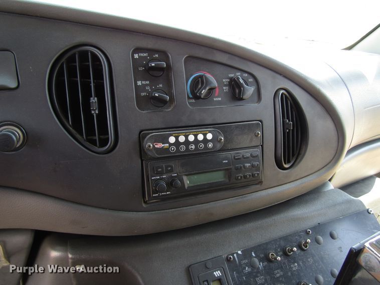 image for item EU9732 2007 Ford E450 Eldorado Aerotech 24FA7 shuttle bus