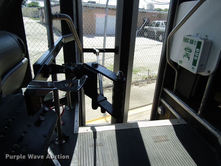 image for item EU9732 2007 Ford E450 Eldorado Aerotech 24FA7 shuttle bus