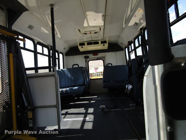 image for item EU9732 2007 Ford E450 Eldorado Aerotech 24FA7 shuttle bus