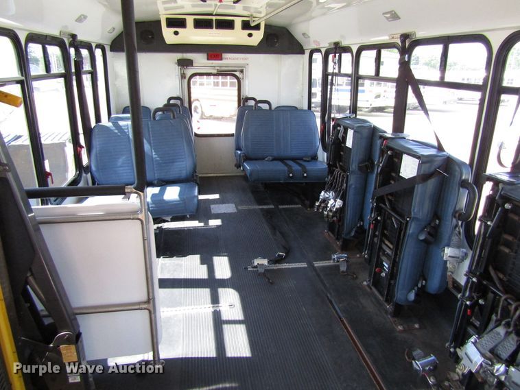 image for item EU9732 2007 Ford E450 Eldorado Aerotech 24FA7 shuttle bus