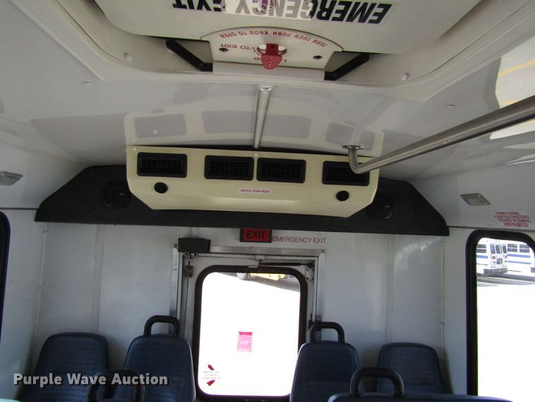 image for item EU9732 2007 Ford E450 Eldorado Aerotech 24FA7 shuttle bus