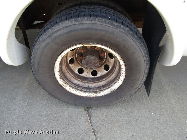 image for item EU9732 2007 Ford E450 Eldorado Aerotech 24FA7 shuttle bus