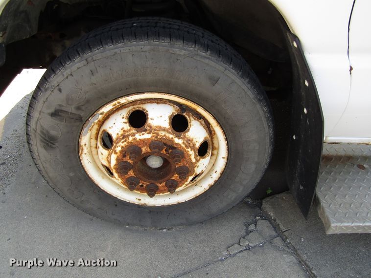 image for item EU9732 2007 Ford E450 Eldorado Aerotech 24FA7 shuttle bus