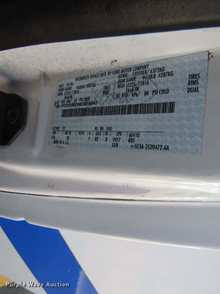 image for item EU9732 2007 Ford E450 Eldorado Aerotech 24FA7 shuttle bus