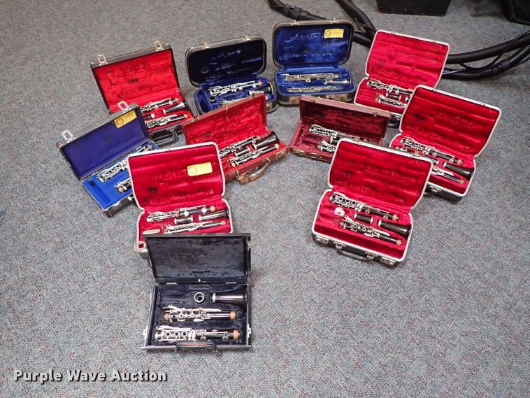 image for item FB9210 (11) clarinets