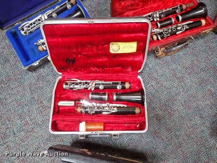 image for item FB9210 (11) clarinets