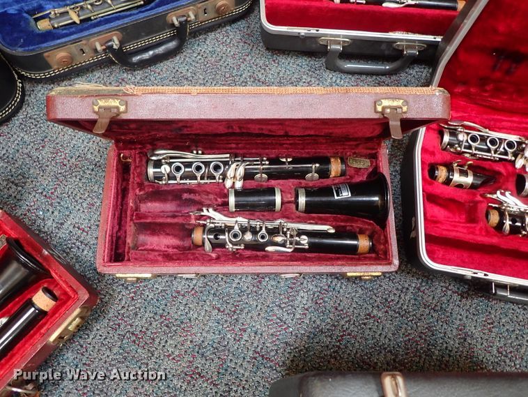 image for item FB9210 (11) clarinets