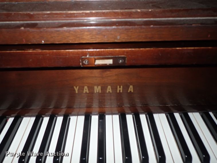 image for item FB9219 Yamaha piano