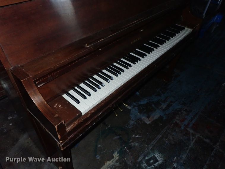 image for item FB9219 Yamaha piano