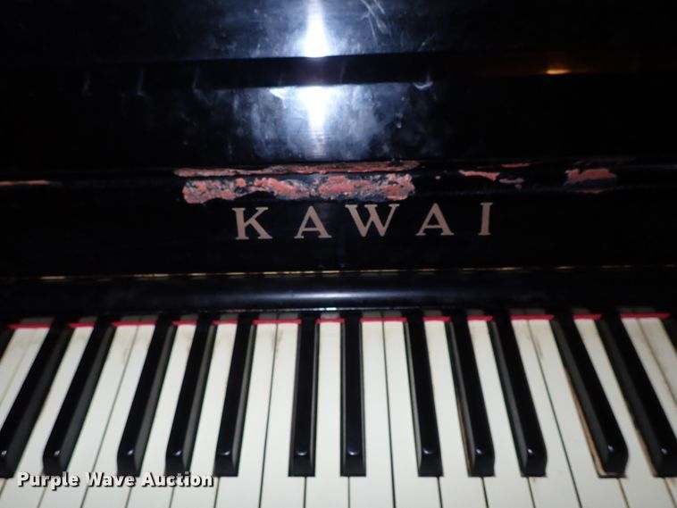 image for item FB9220 Kawai piano