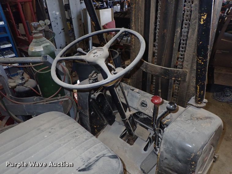 image for item FE9805 Allis Chalmers FT4024 forklift