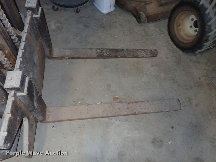 image for item FE9805 Allis Chalmers FT4024 forklift