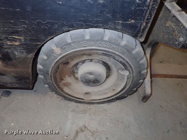 image for item FE9805 Allis Chalmers FT4024 forklift