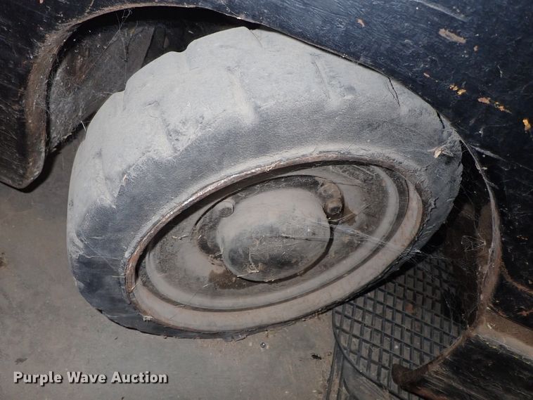 image for item FE9805 Allis Chalmers FT4024 forklift