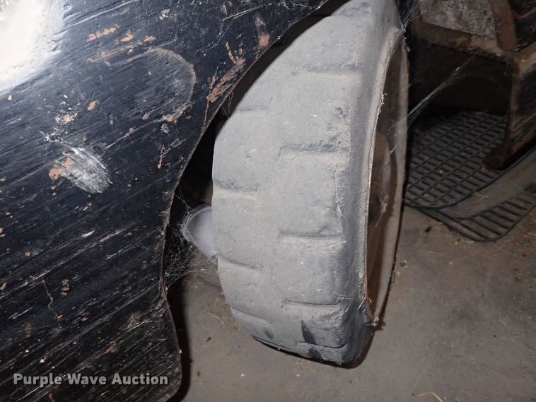 image for item FE9805 Allis Chalmers FT4024 forklift