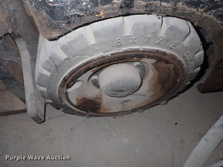 image for item FE9805 Allis Chalmers FT4024 forklift