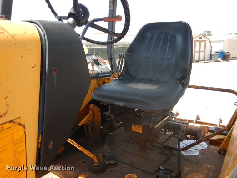 image for item FI9839 1987 John Deere 210C landscape tractor