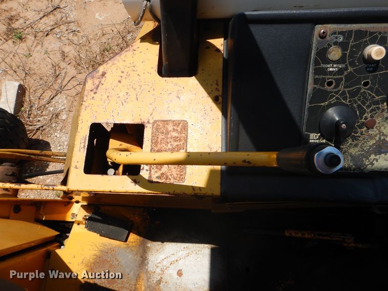 image for item FI9839 1987 John Deere 210C landscape tractor