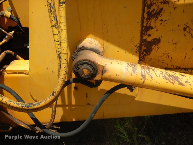 image for item FI9839 1987 John Deere 210C landscape tractor