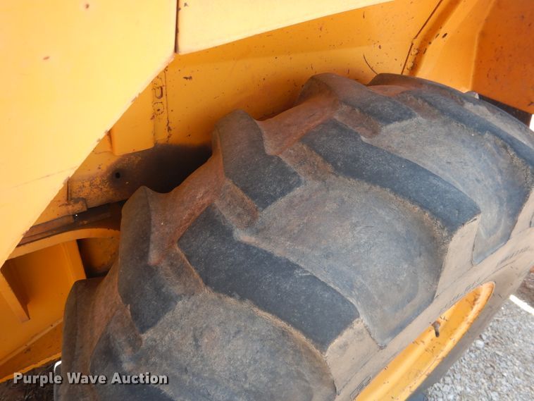 image for item FI9839 1987 John Deere 210C landscape tractor