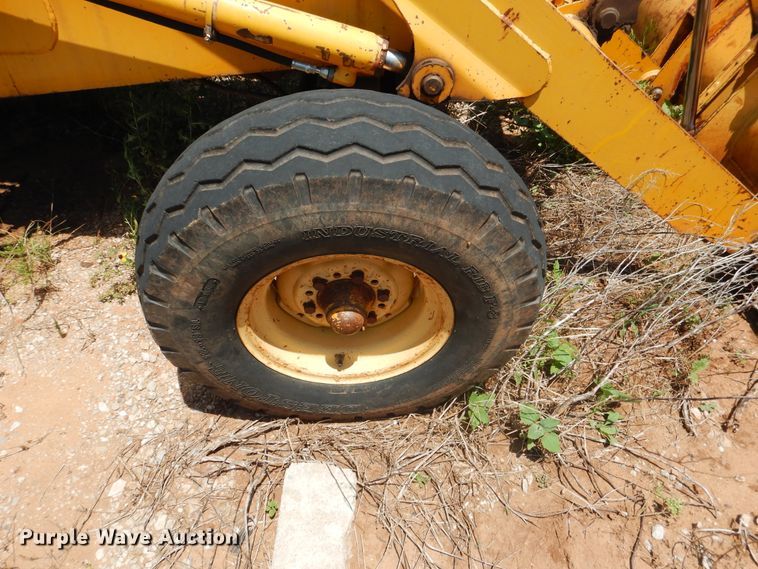 image for item FI9839 1987 John Deere 210C landscape tractor