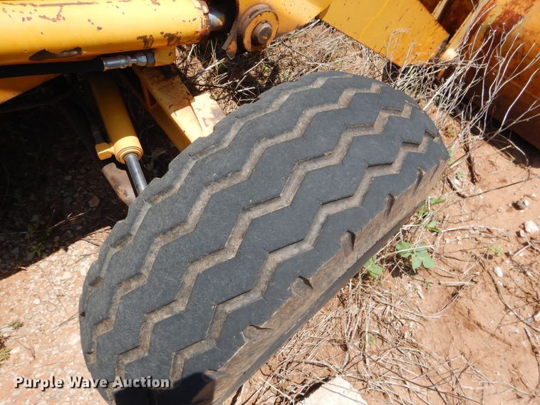 image for item FI9839 1987 John Deere 210C landscape tractor