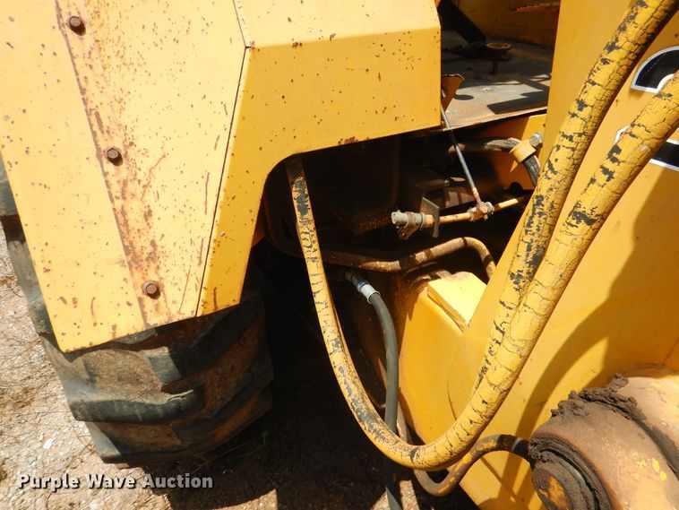 image for item FI9839 1987 John Deere 210C landscape tractor