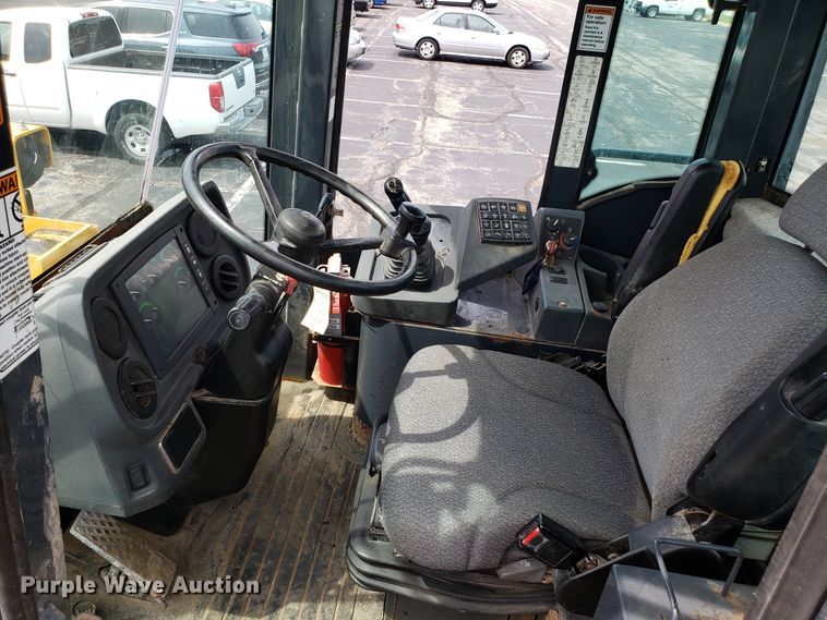 image for item FL9009 2004 John Deere 544J wheel loader